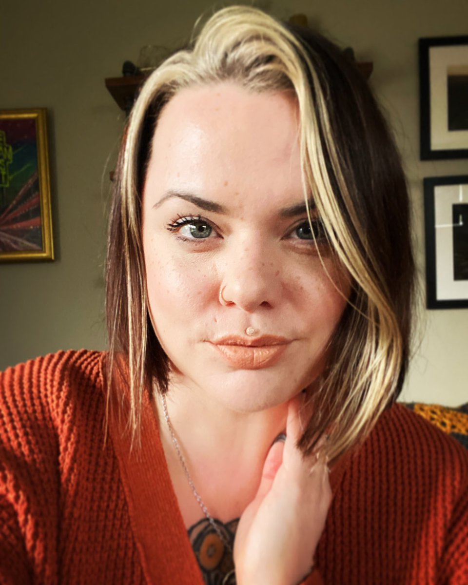 VanHairoine's tweet photo. #pumpkinspice and everything nice 🧡 https://t.co/xn9IFVi6mu