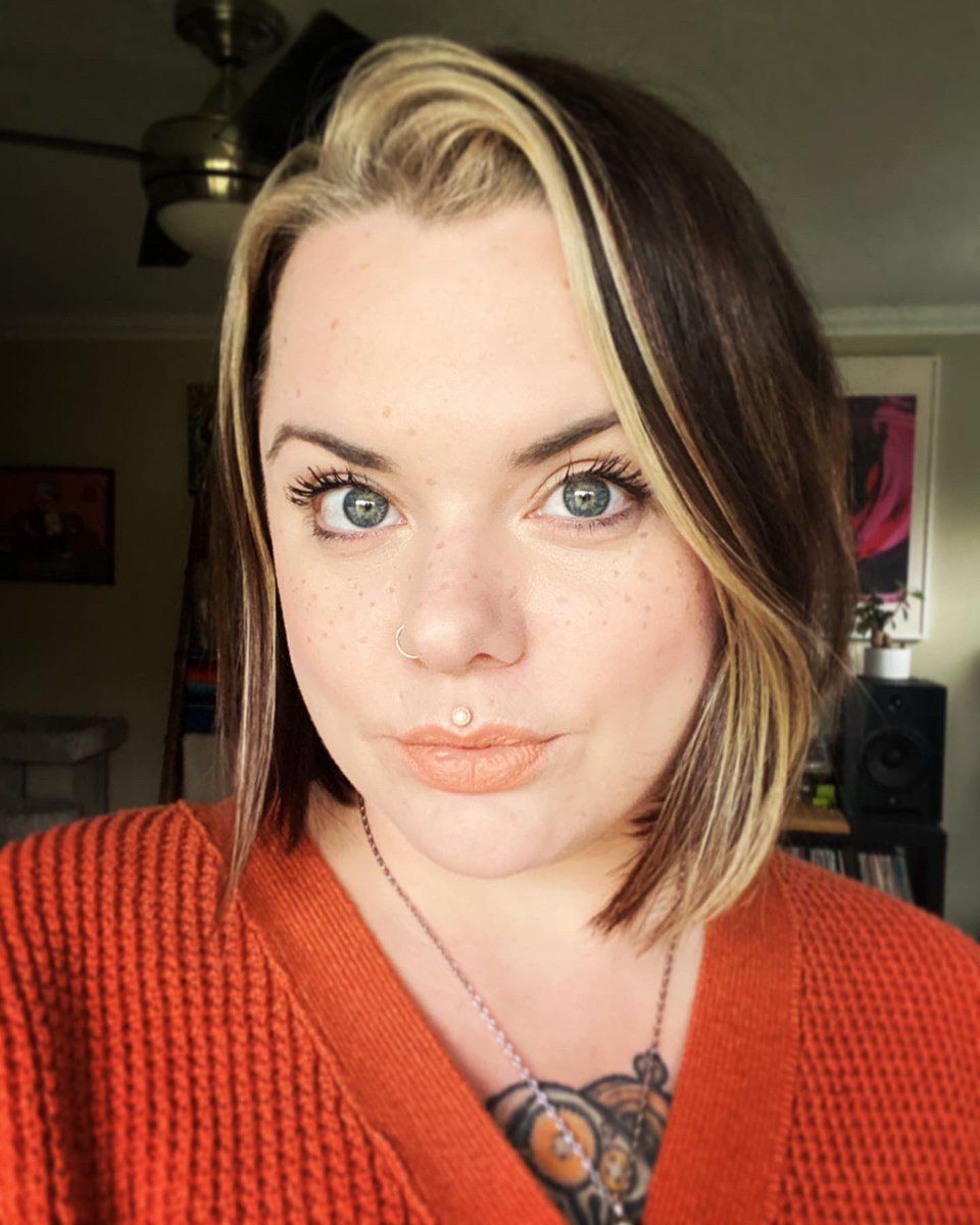 VanHairoine's tweet photo. #pumpkinspice and everything nice 🧡 https://t.co/xn9IFVi6mu