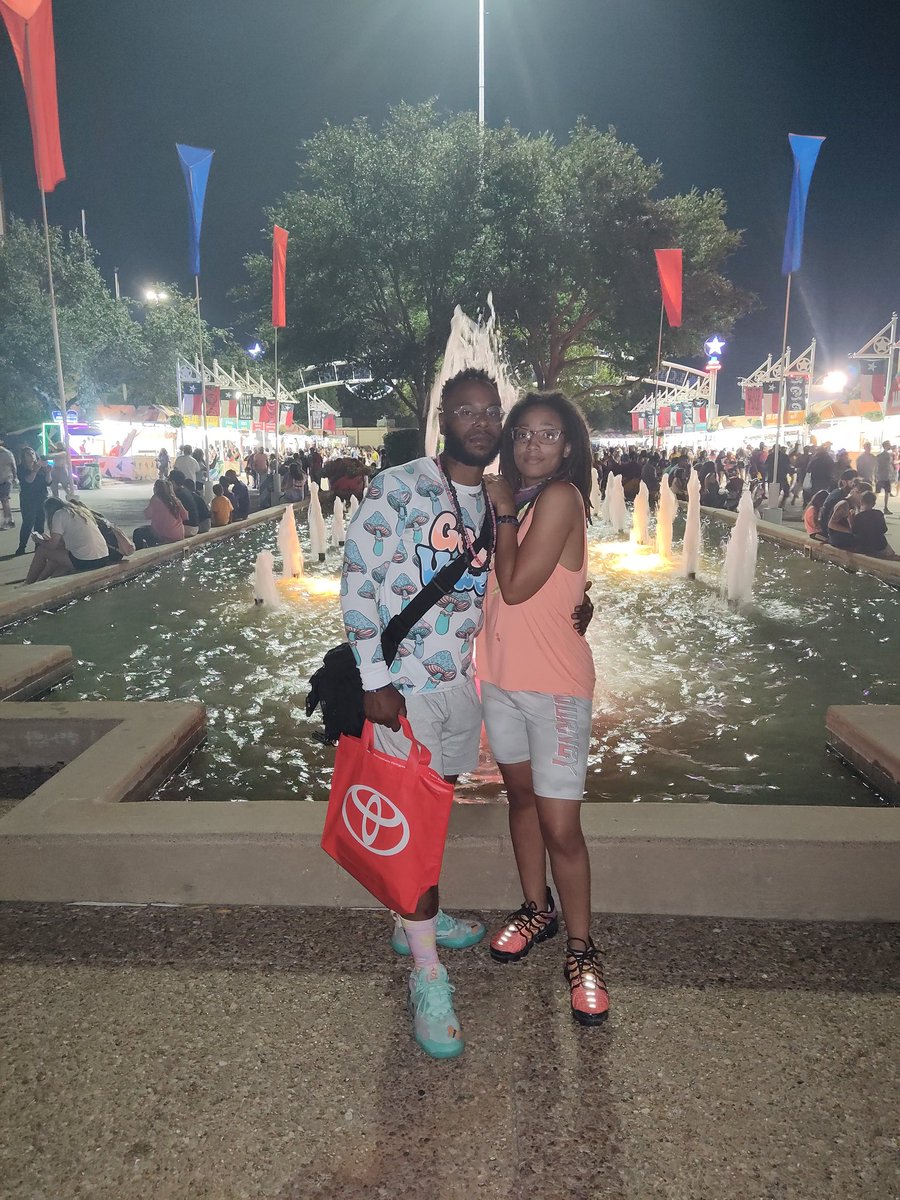BalogunRakem's tweet photo. Texas State Fair! https://t.co/zfGoLy5xWW