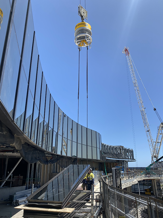 Nobles_aus's tweet photo. There are many factors that affect construction projects. With the recent launch of the Roborigger auto-rotation control unit AR10, one environmental factor - wind - will now cause fewer delays and safety concerns - https://t.co/Uhul2c2dcB https://t.co/V7YKsY0zed