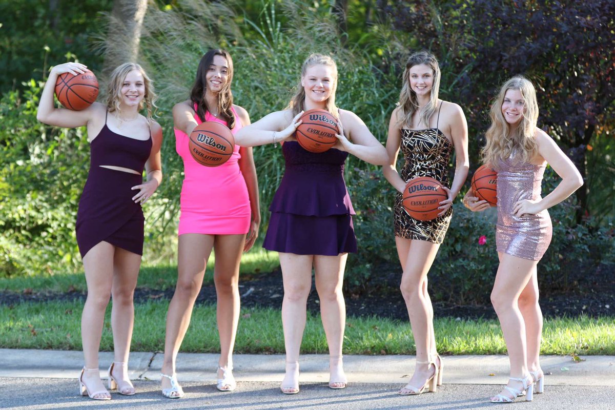 pay_woody52's tweet photo. A small change of scenery for the night @emmafohl @AshleyFohl @smithsavannah23 @hines_liv @lehsgirlsbball https://t.co/mD1Lts0lEF