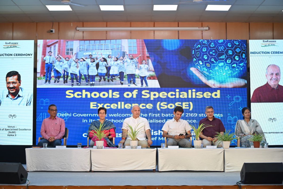 msisodia's tweet photo. Today we are launching the classes of Delhi Govt School of Specialized Excellence and welcoming its first batch of 2200 students.

21st century's India needs experts with special skills and mindset. These schools will set a new standard in the education system. https://t.co/GWAvvVHkUP
