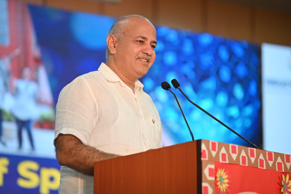 msisodia's tweet photo. Today we are launching the classes of Delhi Govt School of Specialized Excellence and welcoming its first batch of 2200 students.

21st century's India needs experts with special skills and mindset. These schools will set a new standard in the education system. https://t.co/GWAvvVHkUP