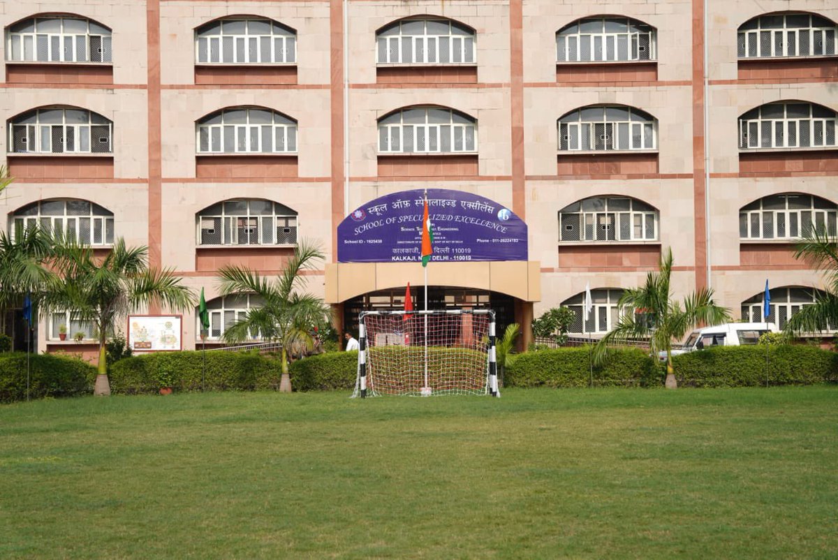 msisodia's tweet photo. Today we are launching the classes of Delhi Govt School of Specialized Excellence and welcoming its first batch of 2200 students.

21st century's India needs experts with special skills and mindset. These schools will set a new standard in the education system. https://t.co/GWAvvVHkUP