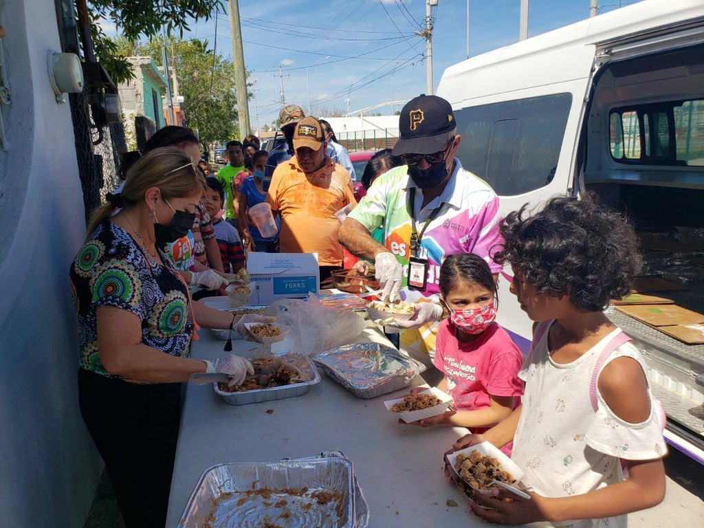 WCKitchen's tweet photo. WCK restaurant partner Kokos helped distribute meals this weekend in both Ciudad Acuña—across the border from Del Rio, Texas—and Piedras Negras, where Haitians &amp; others have been returned over the years. 5,000 hot meals went to 17 different shelters across the two cities. https://t.co/mVpiCZMTvw