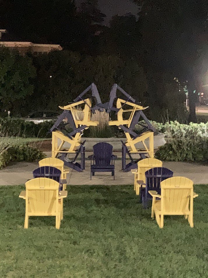 uni_chairs's tweet photo. KING SHIT https://t.co/3aNnUtgM6X