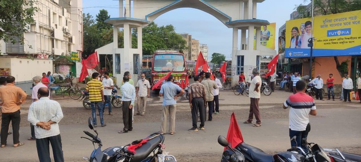 We are on the road.. We are fighting.. At 7 a.m. West Bengal several places. #BharatBandh #FarmersProtest #27Sept_BharatBandhWithFarmers