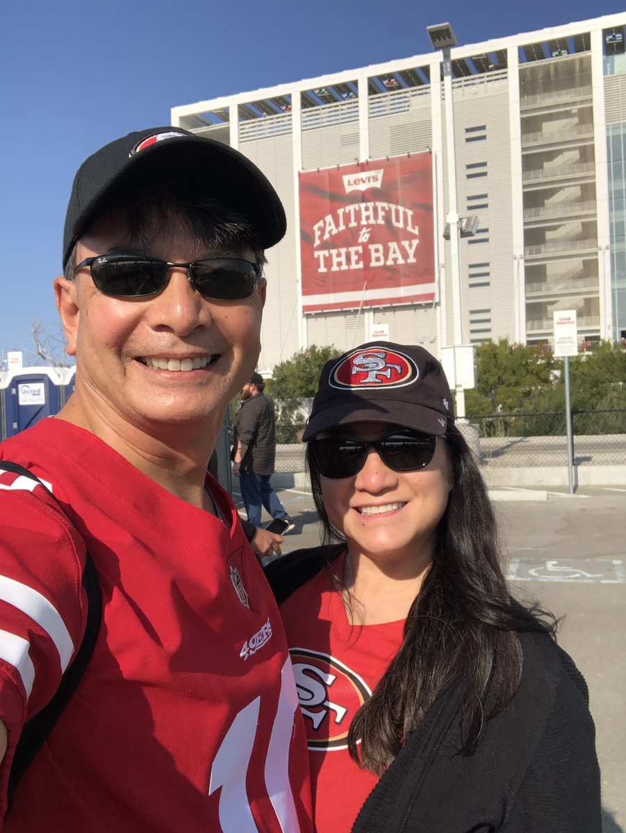 FaulveMaria's tweet photo. Let’s go Niners! ❤️💛❤️💛 @49ers #49erFaithfuls #FaithfulToTheBay #FTTB #LevisStadium #LetsGoNiners https://t.co/4eXDbPB75i