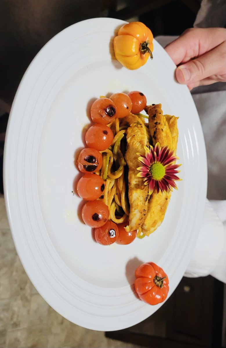 Eric5borommanyc's tweet photo. Tri color fall inspired pasta with chicken breast https://t.co/SQkgdW6BNq