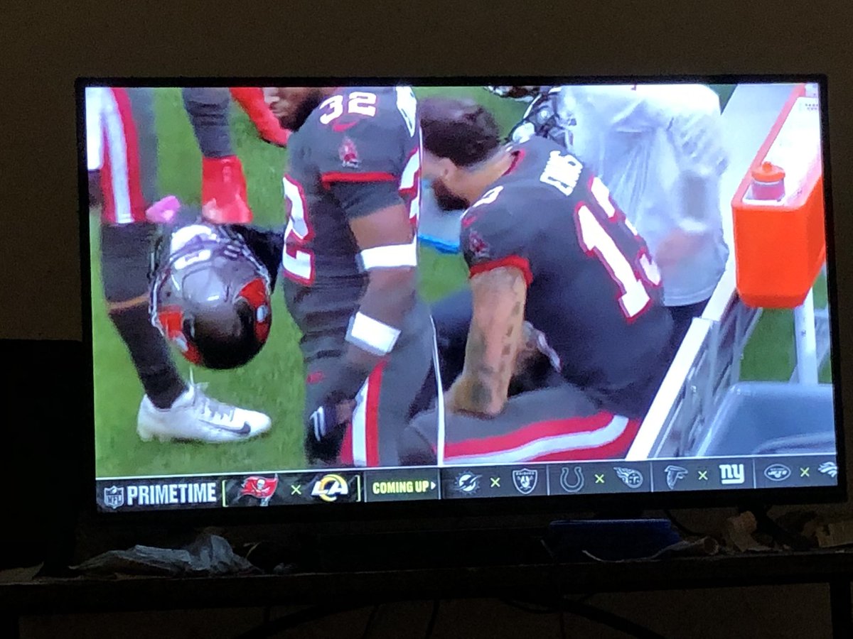 GenoGreenSports's tweet image. Keeping it old school by watching #NFLPrimetime at the half.