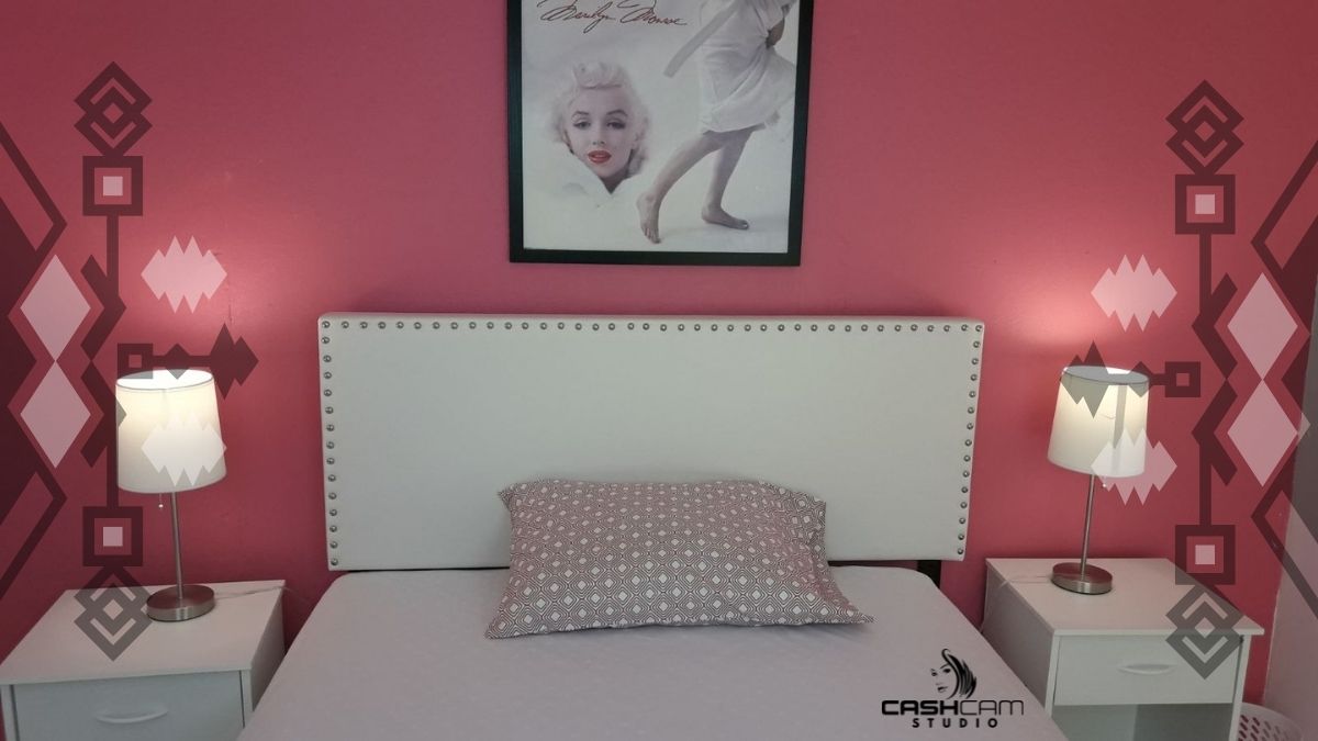 CashCamStudioJA's tweet photo. If a pink room isn't for you, then choose another. You have plenty of choices @CashCamStudioJA   #onlinejobs #islandjobs #webcammodel https://t.co/vFheWH5Sev