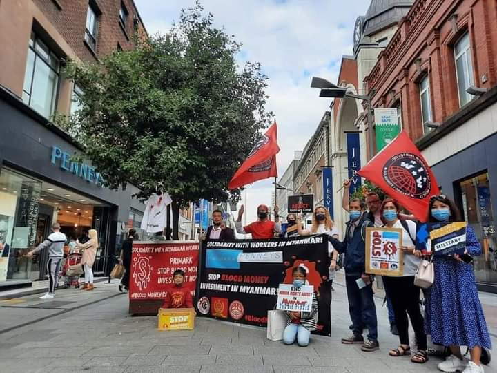 LinnKha03495815's tweet photo. International labor groups have joined with #Burmes commubity the protest to cut off #BloodyMoney for terrorist army on Mary Street in Dublin, #Ireland. (1/3)

#Sep27Coup
#FreezePaymentsToJunta
#WhatsHappeningInMyanmar https://t.co/MwqUjlioBd