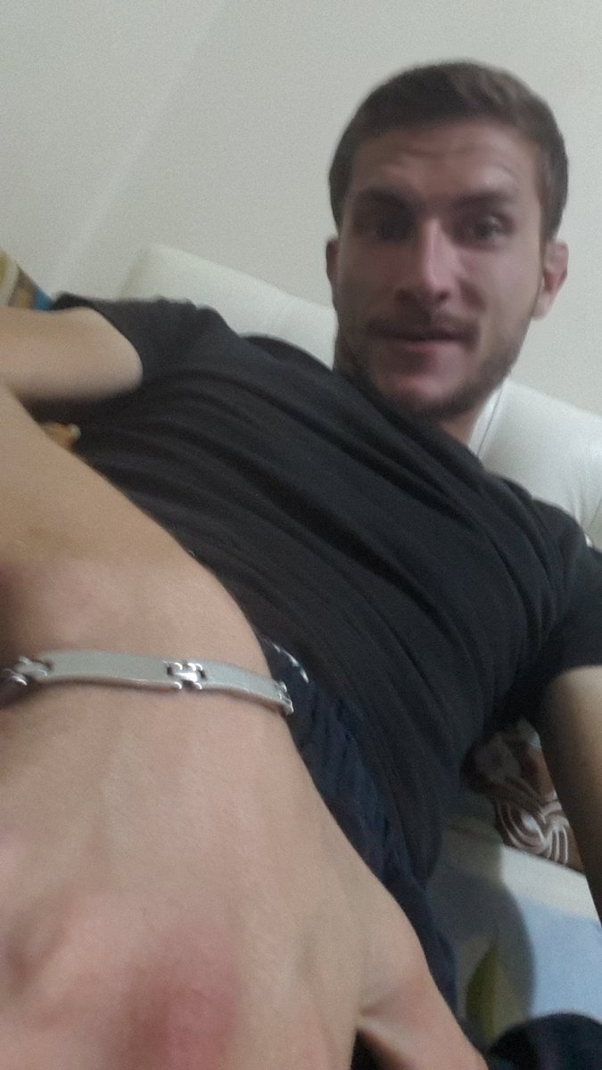 Can03344430's tweet photo. Adeta durup durup atıyo bu YARRAGIM eşortmanın altında dizginlicek AZGIN kimse yokmu biraz iyi muamele istiyo aletim sönmüyo ateşi geceden beri ;) https://t.co/KYgnsghs1z