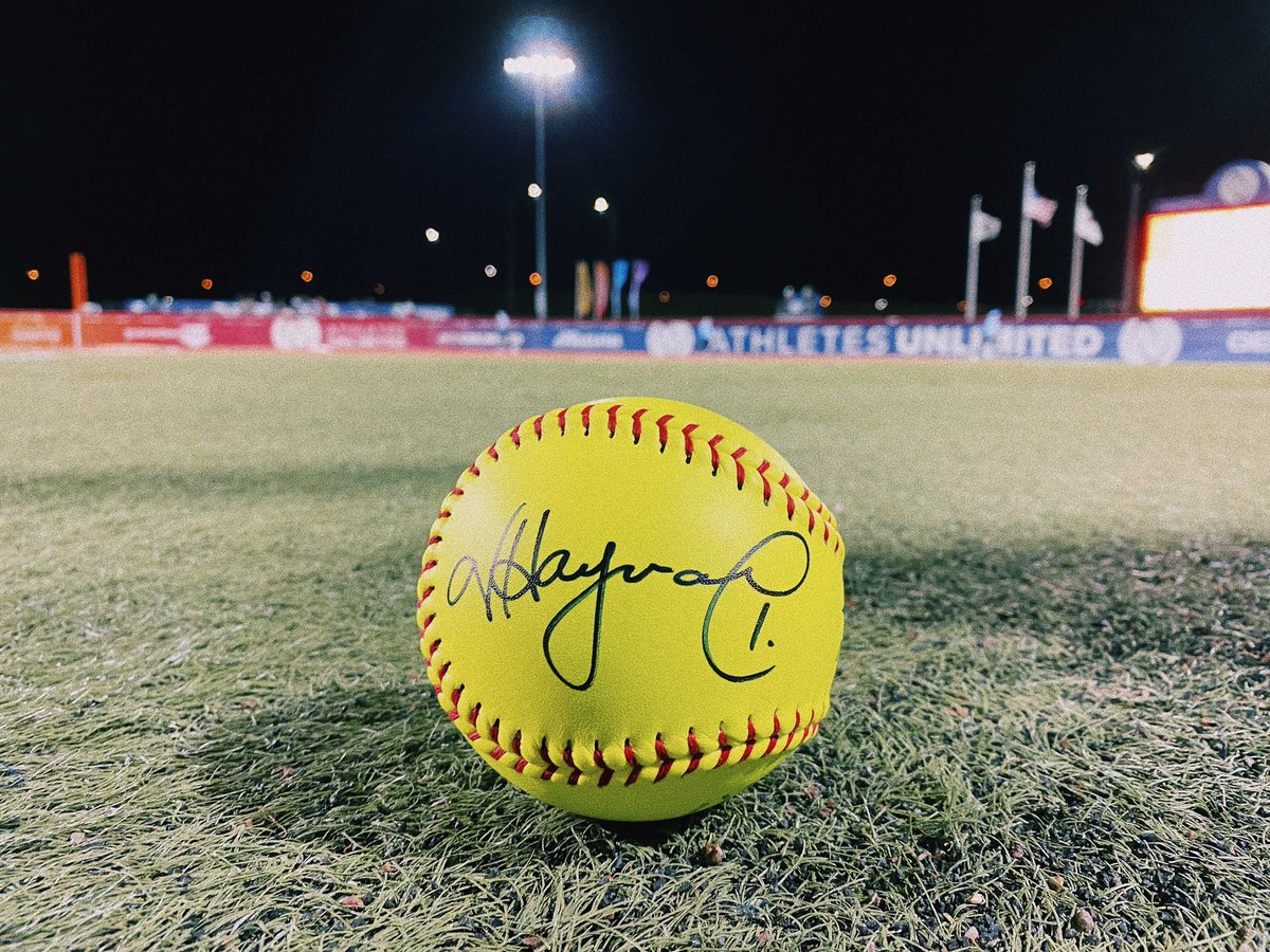 AUProSports's tweet photo. .@VictoriaHayward was the very first athlete to ever sign with Athletes Unlimited 👏

Retweet this tweet for a chance to win this ball signed by our very own Olympic bronze medalist, Victoria Hayward 🤩

#BeUnlimited https://t.co/GBKKeSDsJT