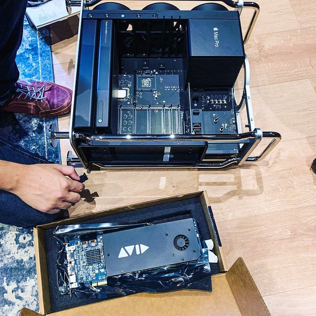 MeanMugMusicRec's tweet photo. Putting a new HD post production system in @DaRealDaHitman post production suite. https://t.co/qpZFpsYHAi