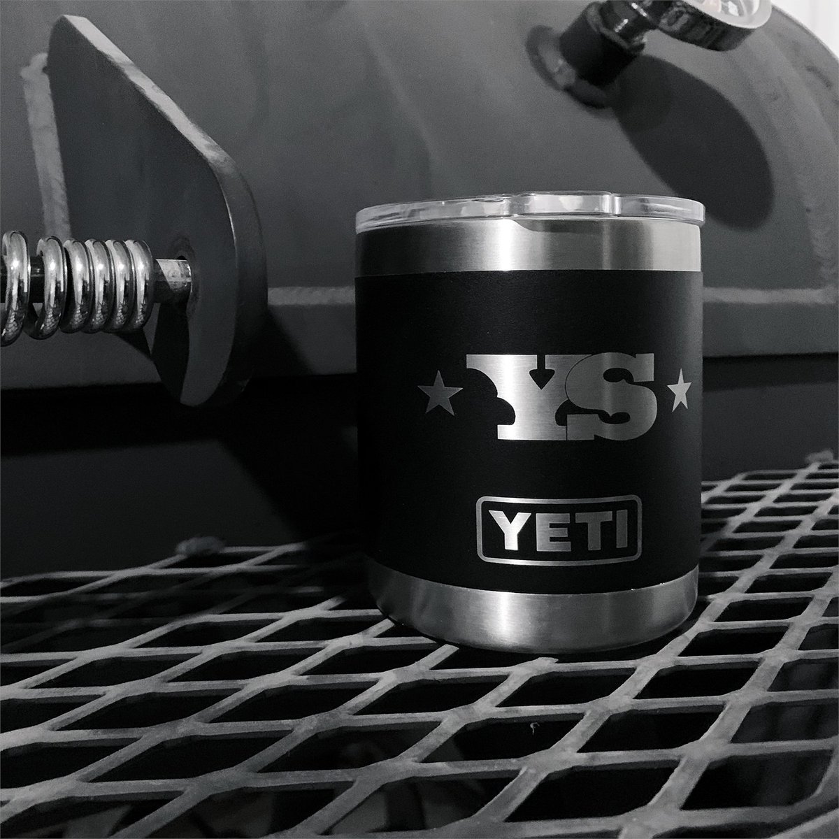 yodersmokers's tweet photo. Some beverages are made for sipping, straight over ice, while watching the smoke roll. The #yodersmokers 10oz. Lowball YETI is the right tool for the job. Get yours at https://t.co/JRvJrGGiNn
.
#sippin #yeti #colddrinks #bourbon #whiskey #whyiyoder #teamyoder #yodernation https://t.co/q9Eqxgc5N6