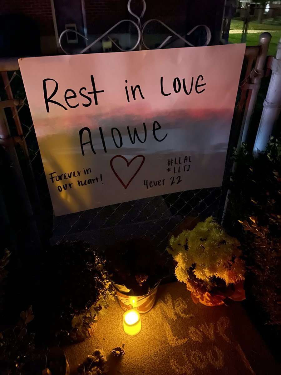 MorganWolfeNews's tweet photo. Memorials are growing across Salt Lake City for #AaronLowe 

He was shot and killed overnight. Hours after the @Utah_Football game. 

#LLAL #LLYJ https://t.co/x2dalEhRl3