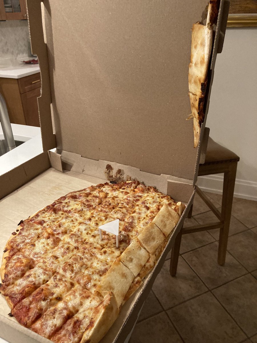 T_Allman's tweet photo. @LaRosasPizza Hey larosas. I love you, but this is my pizza tonite: https://t.co/6GGHb4JBb6