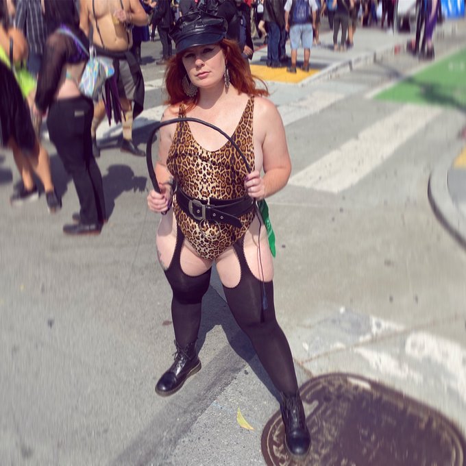 Leather mommy at #folsomstreetfair 😈 https://t.co/SHh96lE9Eu<a href="/tag/folsomstreetfair"class="tags">#folsomstreetfair</a>