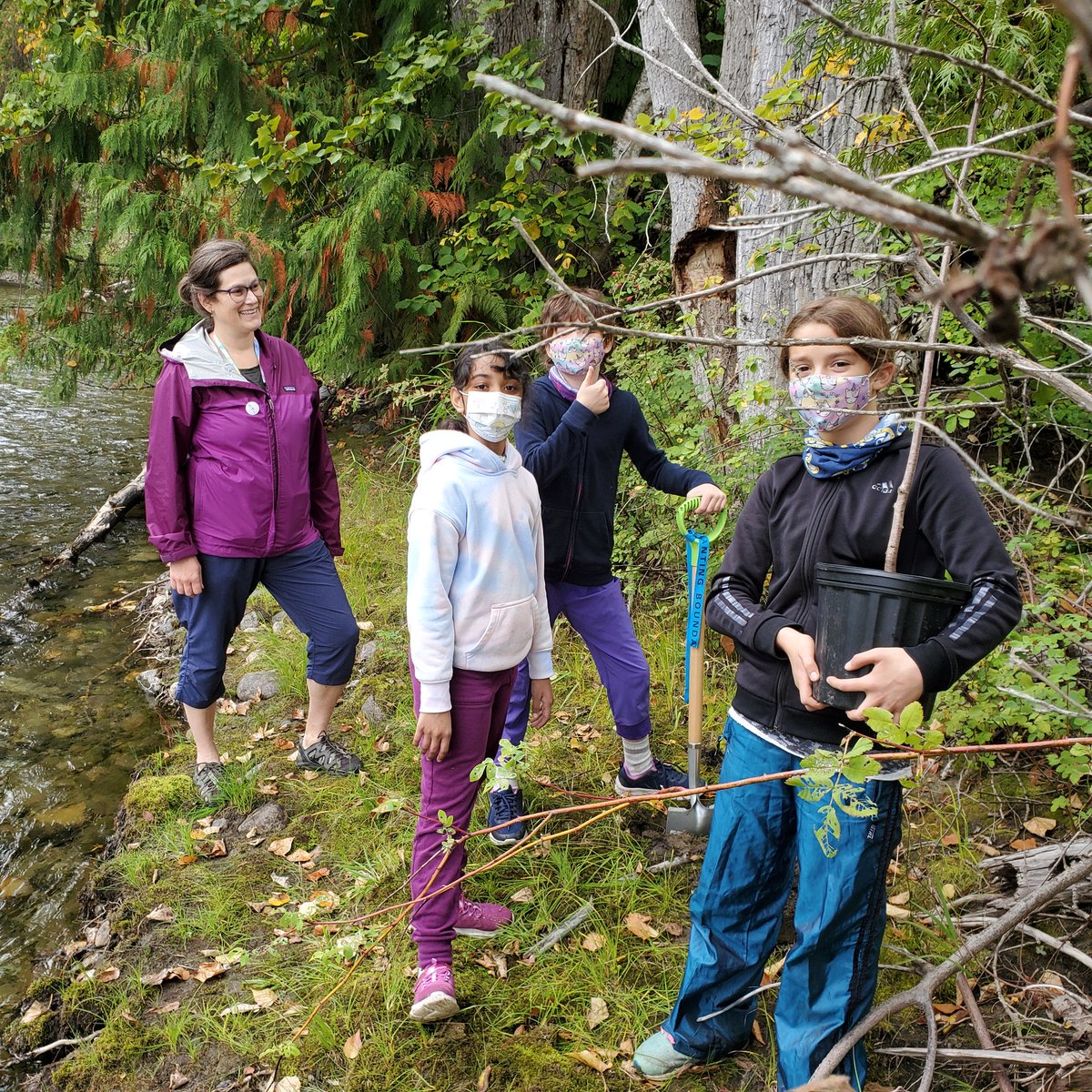 MollyCooperman's tweet photo. Over 200 trees planted at #Tsutswecw Park for #bcriversday thank you @NatureKidsBC and @info_salmon #Interfor for trees and volunteers 🌲🐟🙂 https://t.co/g7AHG0vnCu