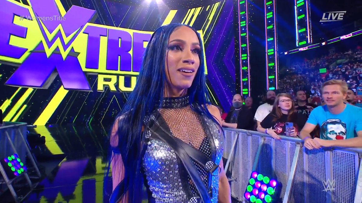 laura_guinet_'s tweet photo. #TheBoss is back à #ExtremeRules 💚💚💚
Ma @SashaBanksWWE 😘😘😘
#SashaBanks #MonIdole #MaQueen #IsBack #SmackDown #WWEExtremeRules #Wwe #CatchNightAB https://t.co/IiBVbtR4YN