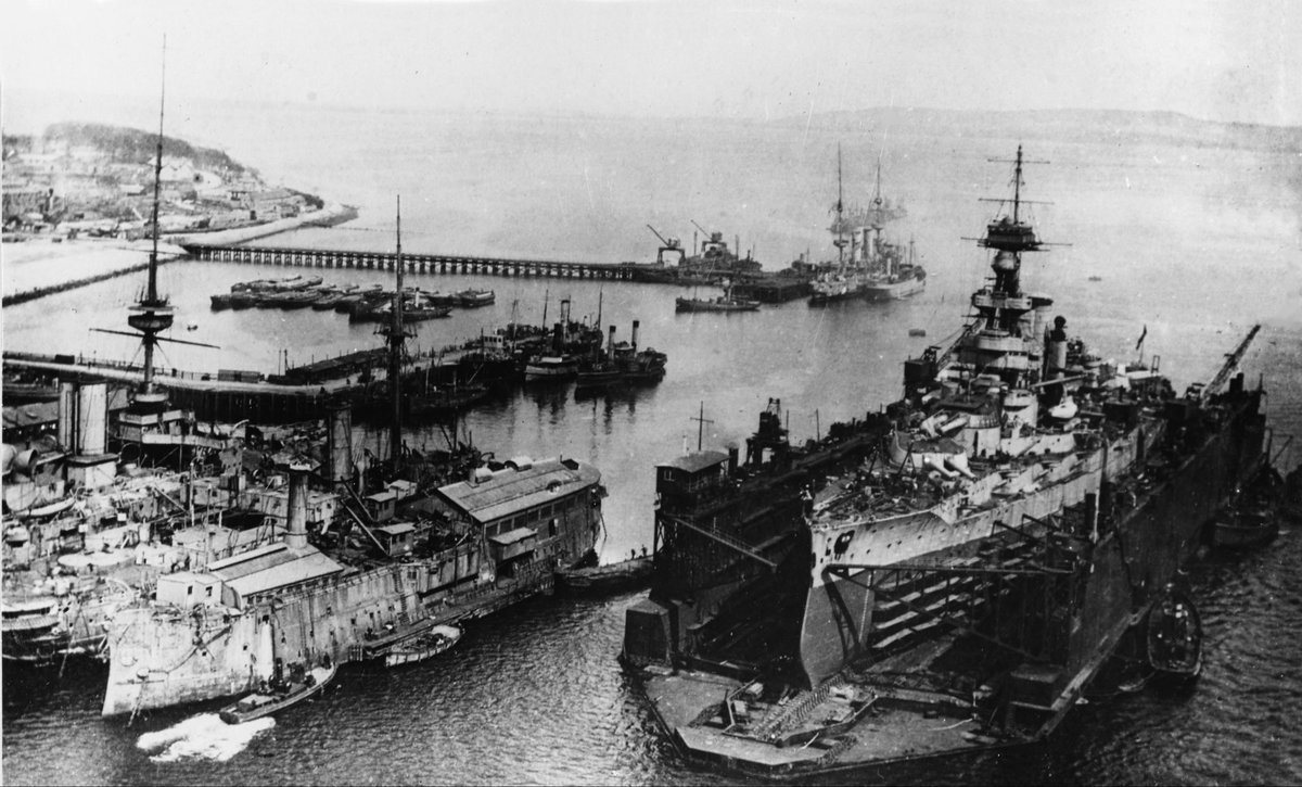 Rich_Ships's tweet photo. 🇬🇧 HMS ERIN

Vickers-Armstrong - Barrow-in-Furness

#Erin I - For Eirinn, Irish for Ireland

Laid 6-Dec-1911
Launch 3-Sep-1913
Comm Aug-1914
Sold 19-Dec-1922

Ordered by Ottomans as Resadiye. Seized by #RN 1914
 
#Jutland
2ndBS, 1stDIV 4th in line
Did not fire main guns

#HMSErin https://t.co/p4FT0MvB9A