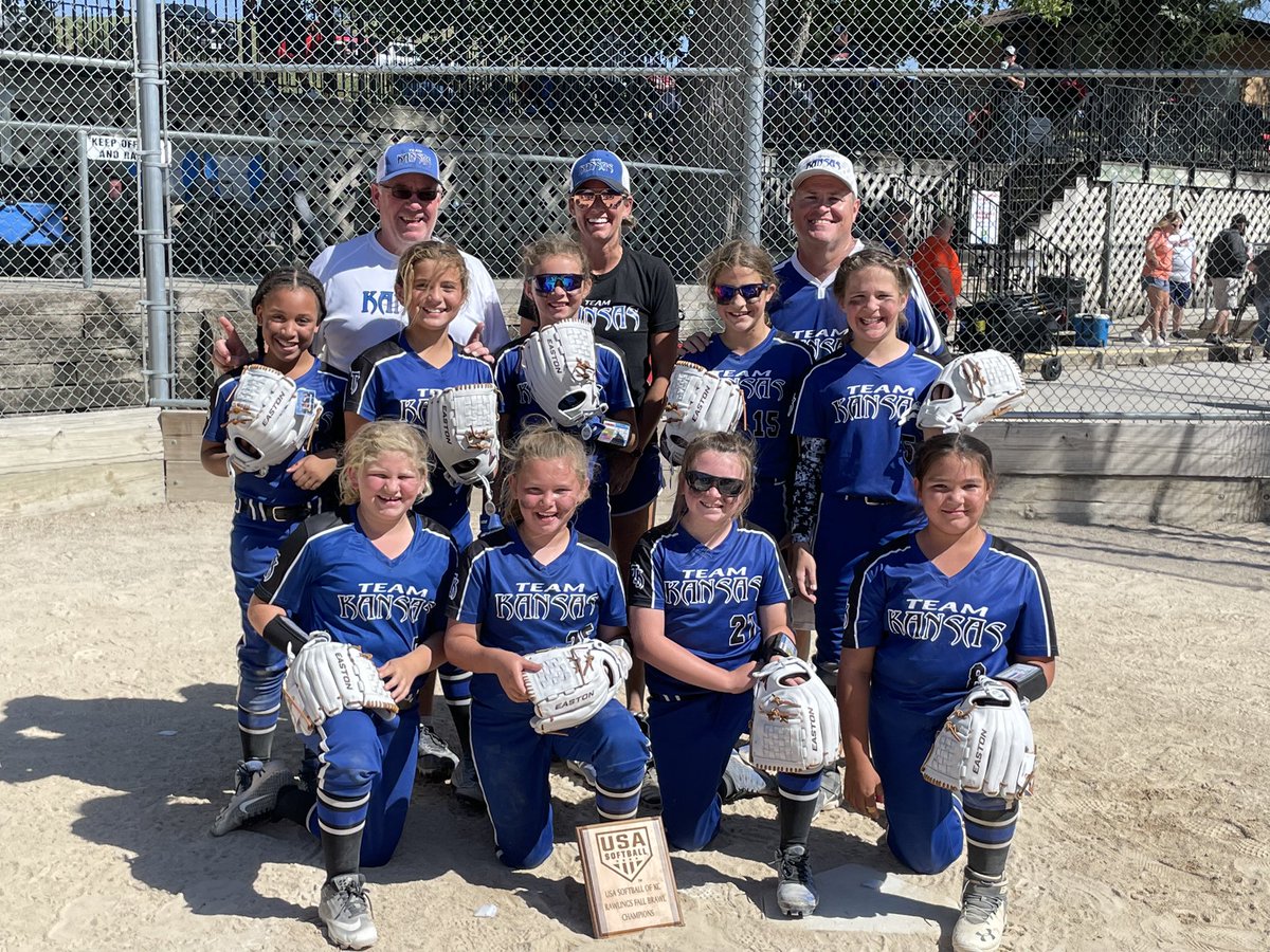 usasoftballkc's tweet photo. Congratulations to the 2021 Rawlings Fall Brawl Champions!!! https://t.co/IzXSNr3Wek