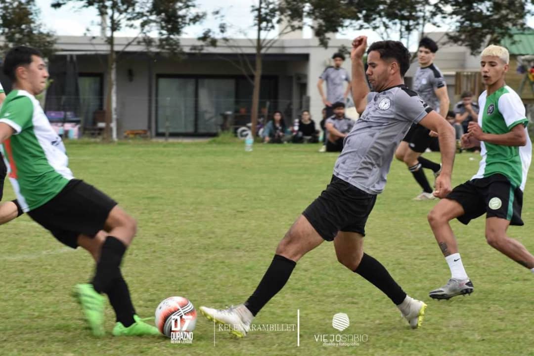 ArsenalDurazno's tweet photo. Algunas imágenes de lo que fue la 2da fecha del Torneo Nivelación contra @piratas_durazno
⚽ @DuraznoSeven
📸 @kelen_arambillet
#DaleArsenal https://t.co/AcbIrFVC60
