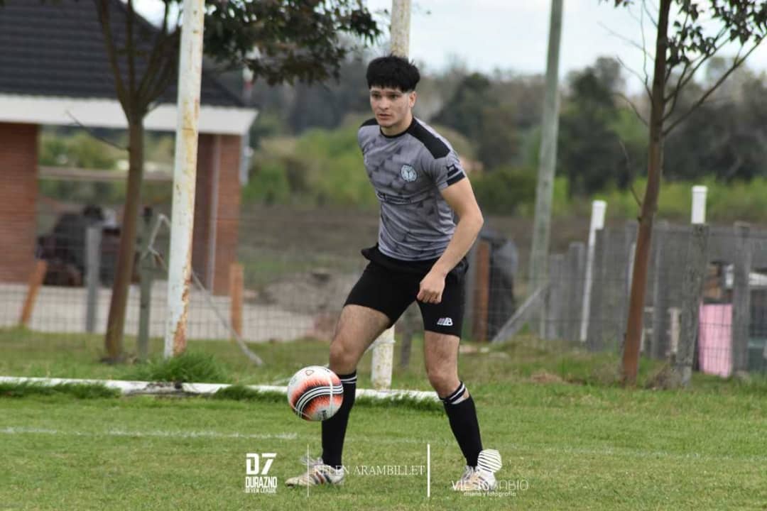 ArsenalDurazno's tweet photo. Algunas imágenes de lo que fue la 2da fecha del Torneo Nivelación contra @piratas_durazno
⚽ @DuraznoSeven
📸 @kelen_arambillet
#DaleArsenal https://t.co/AcbIrFVC60