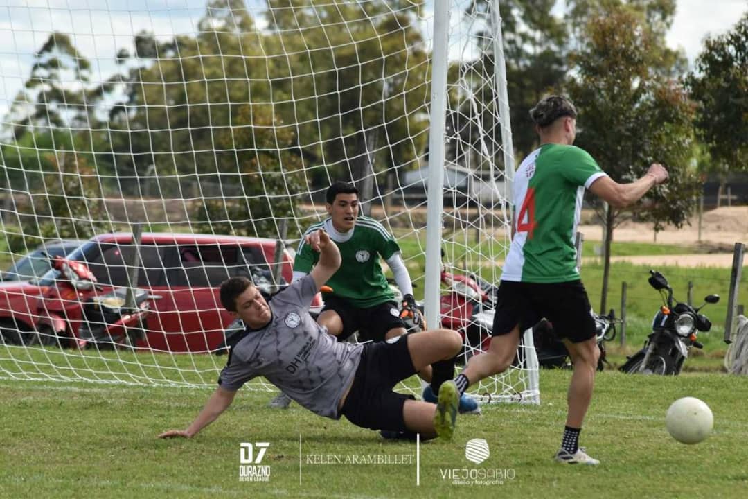ArsenalDurazno's tweet photo. Algunas imágenes de lo que fue la 2da fecha del Torneo Nivelación contra @piratas_durazno
⚽ @DuraznoSeven
📸 @kelen_arambillet
#DaleArsenal https://t.co/AcbIrFVC60