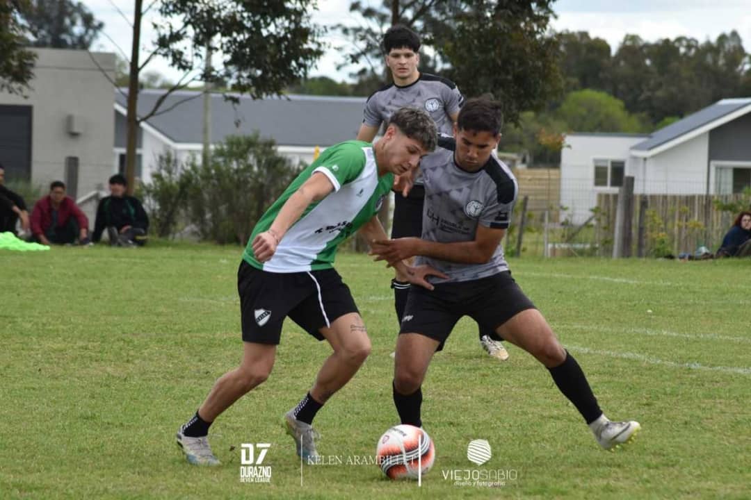 ArsenalDurazno's tweet photo. Algunas imágenes de lo que fue la 2da fecha del Torneo Nivelación contra @piratas_durazno
⚽ @DuraznoSeven
📸 @kelen_arambillet
#DaleArsenal https://t.co/AcbIrFVC60