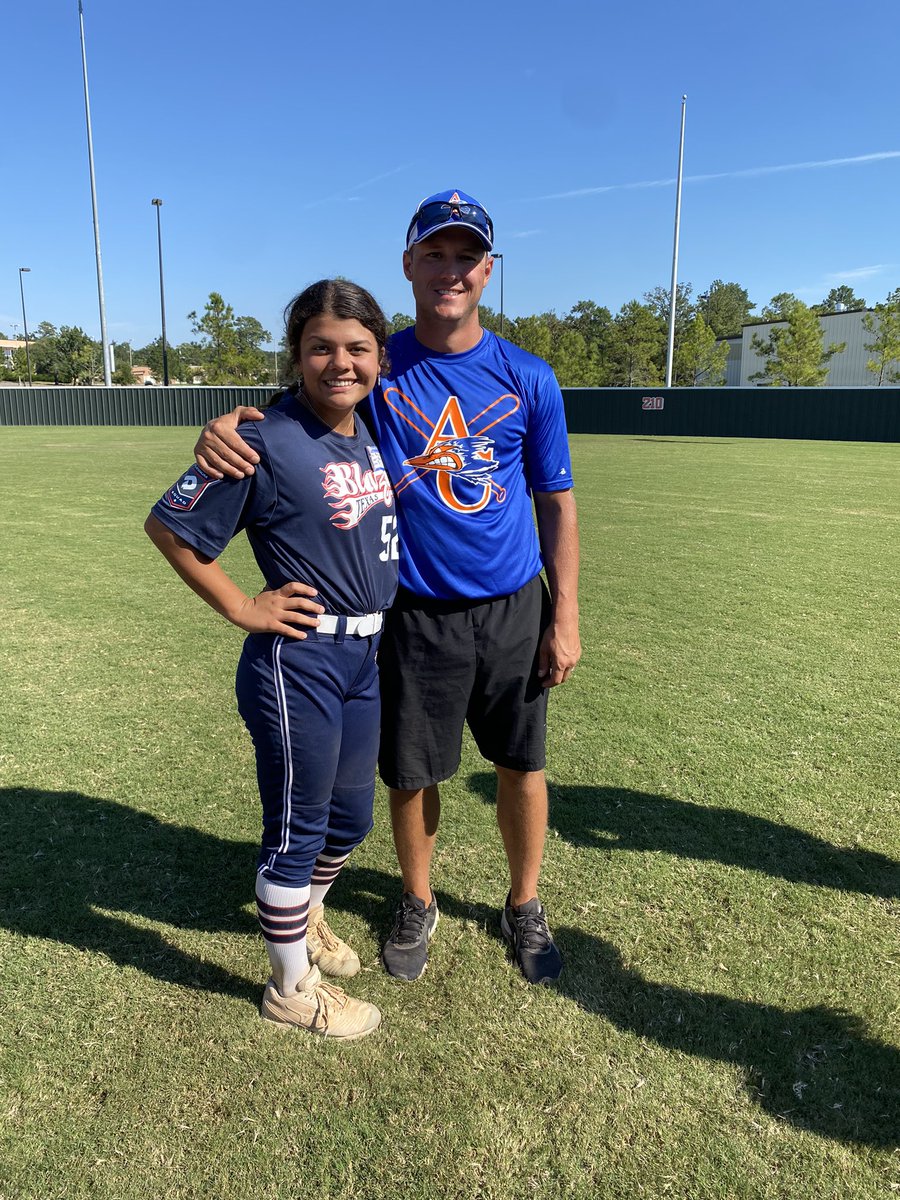 GraceBracken's tweet photo. Had an absolute blast today working out at @ACRunnersSB! I loved the campus and girls, I felt like I learned a lot!!🤩🤩 https://t.co/SHtlZ1xVIB