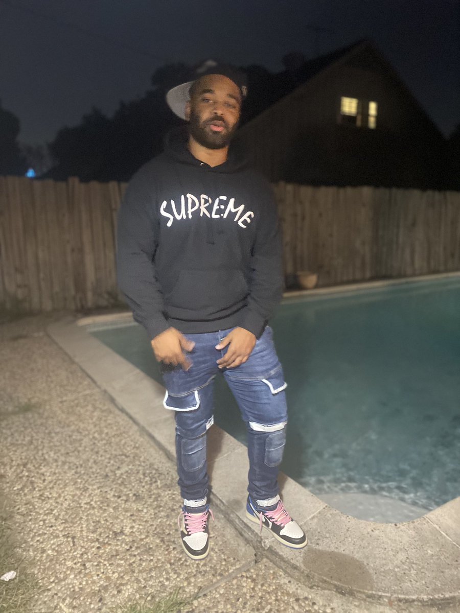 Way3Wireless's tweet photo. If having sex wit two women at da same time makes it a threesome. Having sex wit one woman makes it a twosome. Then I guess y’all know why I’m called handsome https://t.co/HmadazNgrc