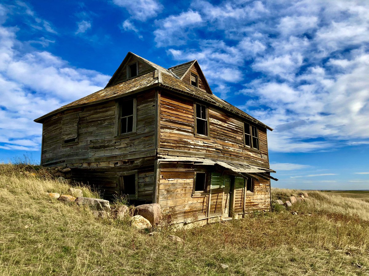 Rural Alberta you looked extra amazing today. Spent hours driving on the most spectacular fall day you can imagine. My goodness this province is stunning. #Alberta #abandonedbuildings #ruralroads #albertaskies.