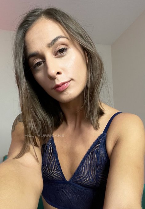 Hanging out on cam for a little bit! https://t.co/ZWQ6cnJ1Jf