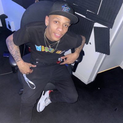 Que_Da_Don's tweet photo. #NewProfilePic https://t.co/4Kv0wO65yo