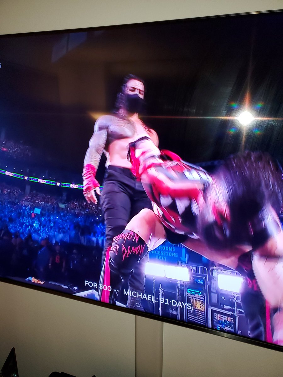 Concern61299012's tweet photo. Lmaoooo Roman said gimmie my MASK so i can beat his ass in the audience, chile...i CANNA!!! 🤣🤣🤣#ExtremeRules https://t.co/hAGZt4EVJo
