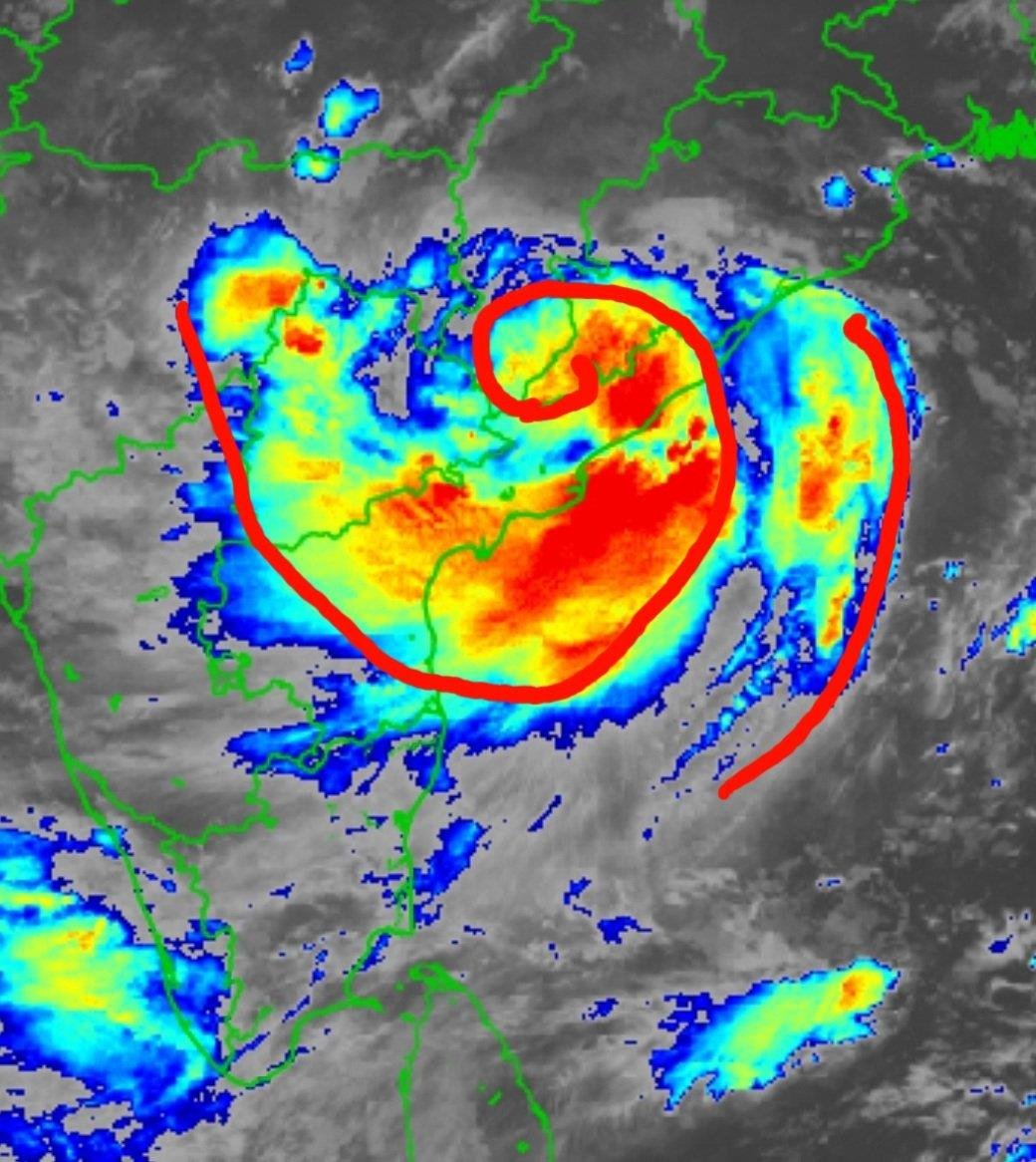 hydcitypolice's tweet photo. #RainAlert  #CycloneGulab #HyderabadRains 
In emergency Please dial 100
#Stayhome unless it is unavoidable.. https://t.co/cHuRCED8zc