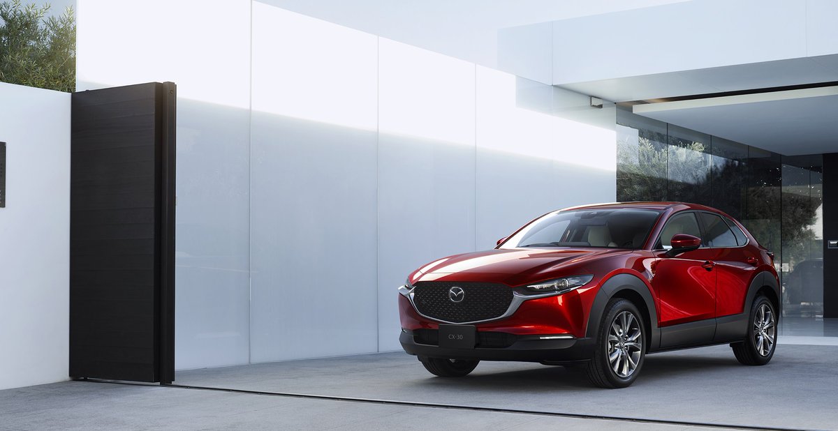 ◇10月 マツダカレンダー◇

もうすぐ10月ですね。
日を追うごとに日没が早くなってきました。夕方は早めにライトを点灯して、安全運転を心がけていきましょう！

来月のカレンダーは、10月で発売から2周年を迎える、#CX30 です。
リプライ欄からダウンロードして、ぜひ使ってみてください。