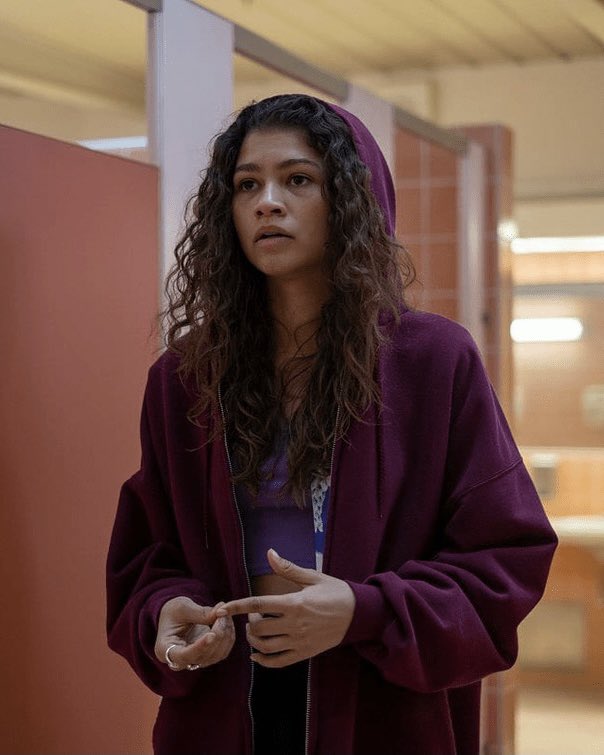 hellasmolx's tweet image. Quote Tweet this with 4 Characters that represent you the best.