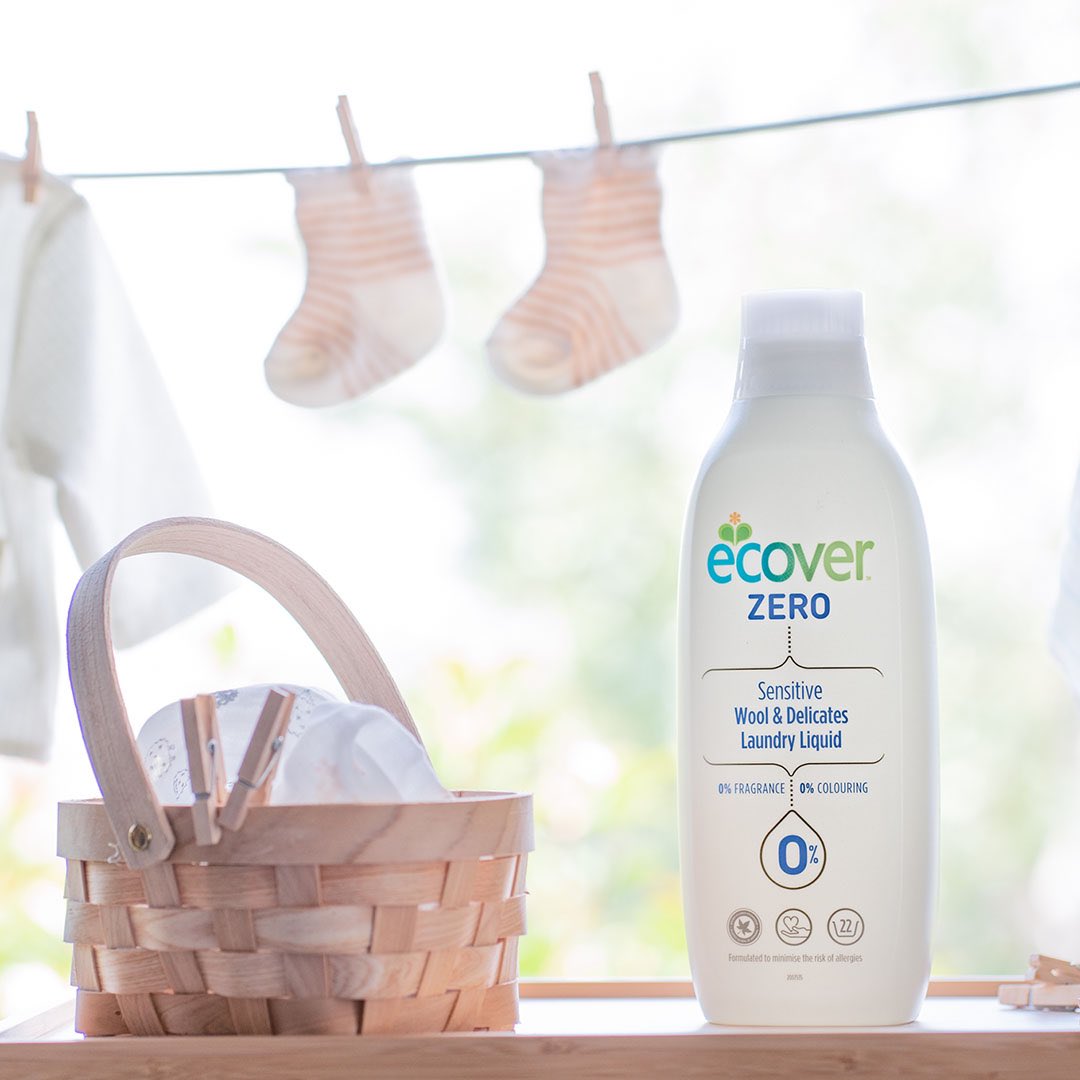 エコベール 公式 ゼロシリーズのおしゃれ着洗い用洗剤は 赤ちゃんの肌着やシーツなどにもおすすめ 無着色 無香料なので 強い香りが苦手な方や敏感肌の方もぜひお試しください 英国アレルギー協会にも認定されている商品です エコベール Ecover