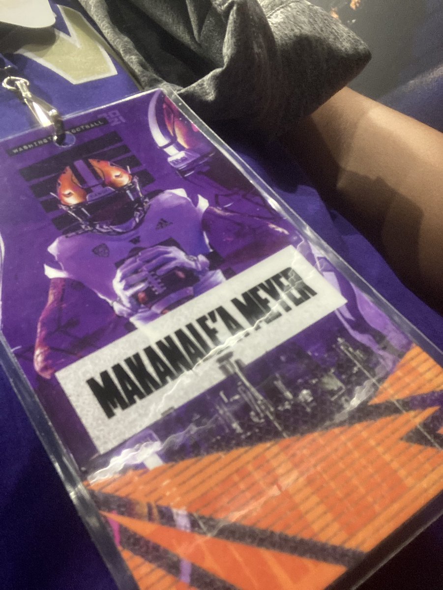 Awesome unofficial this weekend and an even better game. Thank you to <a href="/MalloeMalloe/">Ikaika Malloe</a> for having me. <a href="/UW_Football/">Washington Football</a>