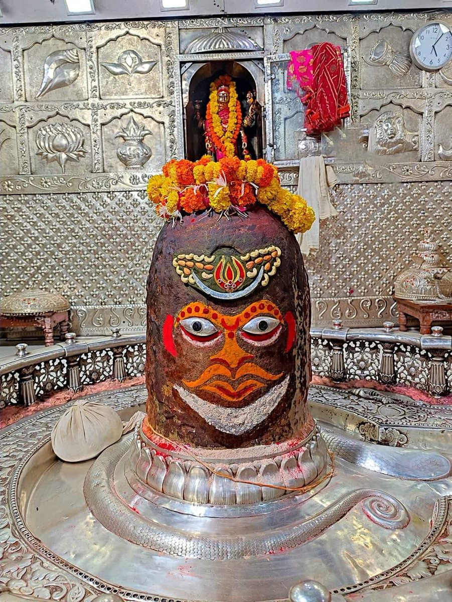 bsp0909's tweet photo. जय श्री महाकाल 
जय श्री अनादिकल्पेश्वर 
श्री महाकालेश्वर ज्योतिर्लिंग का आज का भस्मारती शृंगार दर्शन 27 सितंबर 2021 ( सोमवार) https://t.co/Rrpf5VujJT