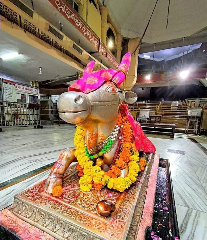 bsp0909's tweet photo. जय श्री महाकाल 
जय श्री अनादिकल्पेश्वर 
श्री महाकालेश्वर ज्योतिर्लिंग का आज का भस्मारती शृंगार दर्शन 27 सितंबर 2021 ( सोमवार) https://t.co/Rrpf5VujJT