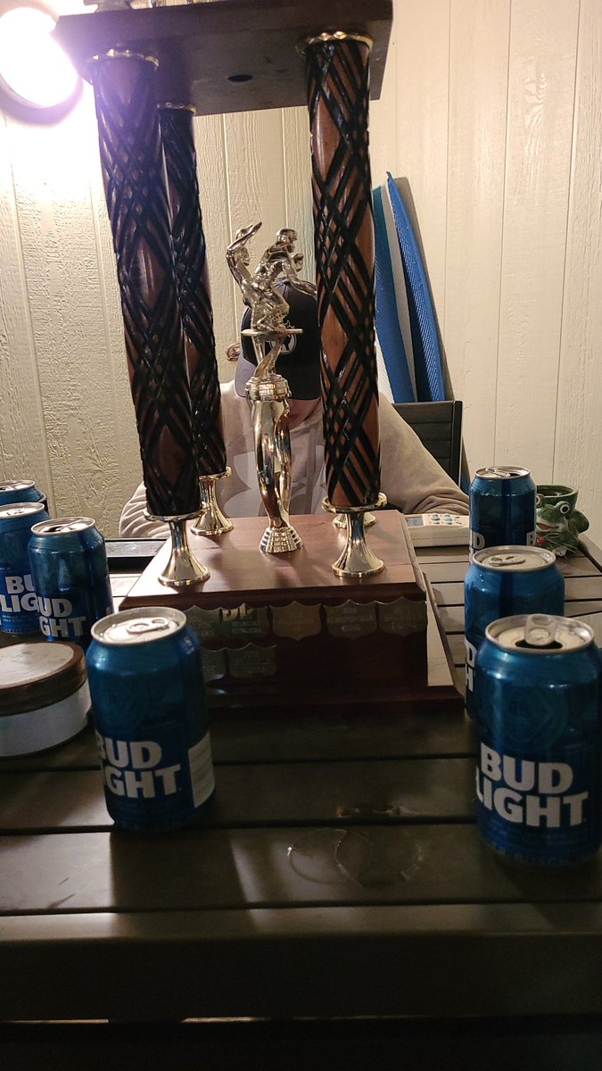 FastballTigers's tweet photo. Beers always taste batter when you win 4 in a row #roar #lotsofbeers #fullpull https://t.co/ZicGeoJ5NY