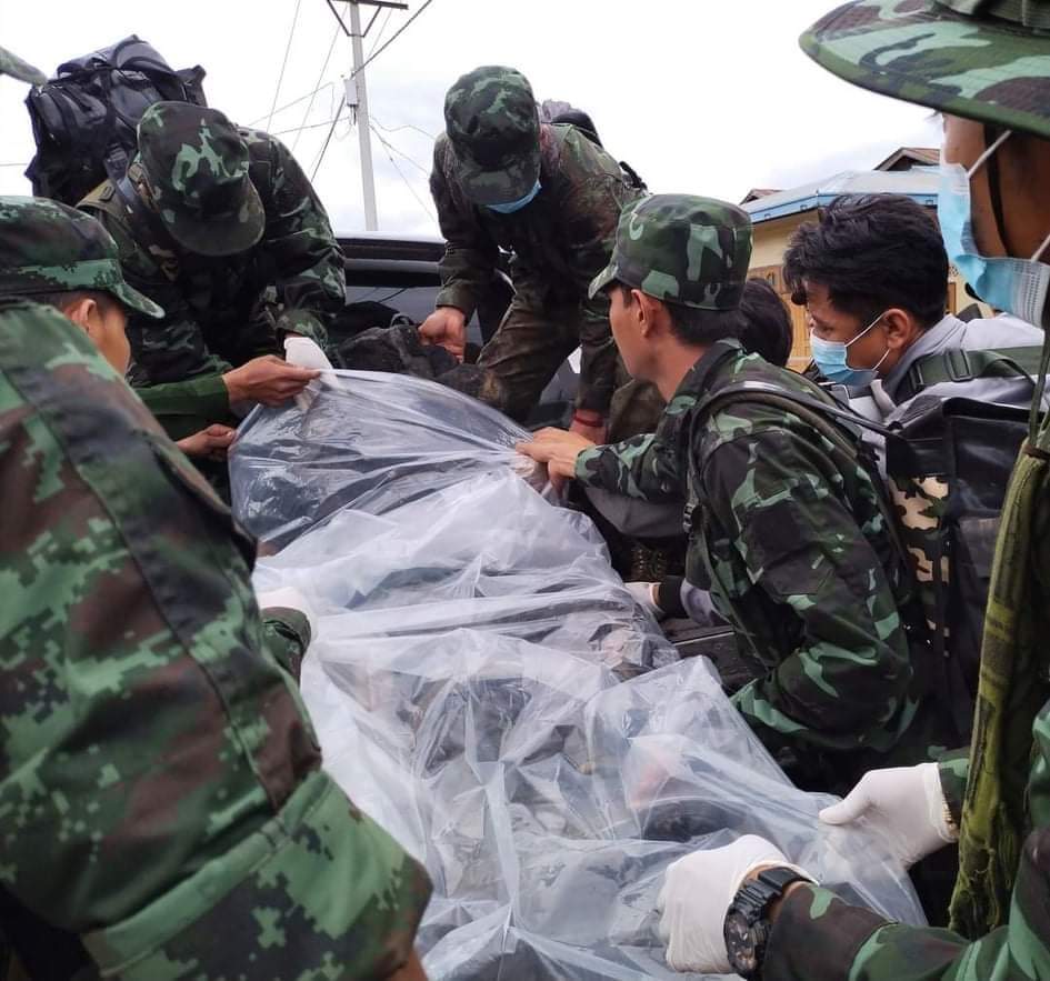 Tw//Death The body of Maung Piss Kale Le (b) Khok Kho, who was killed in a battle between Kone Thar village and Thesulay village in #Demawso Township on Sep 25, was recovered today (September 27),

#WhatsHappeninglnMyanmar