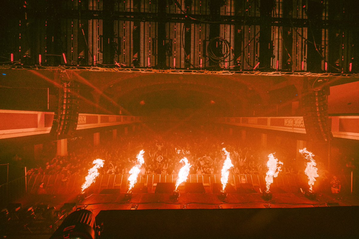 BoomboxCartel's tweet photo. MÁQUINA TOUR NIGHT 1
THANK YOU LA ❤️‍🔥 https://t.co/3OhKkX06YN