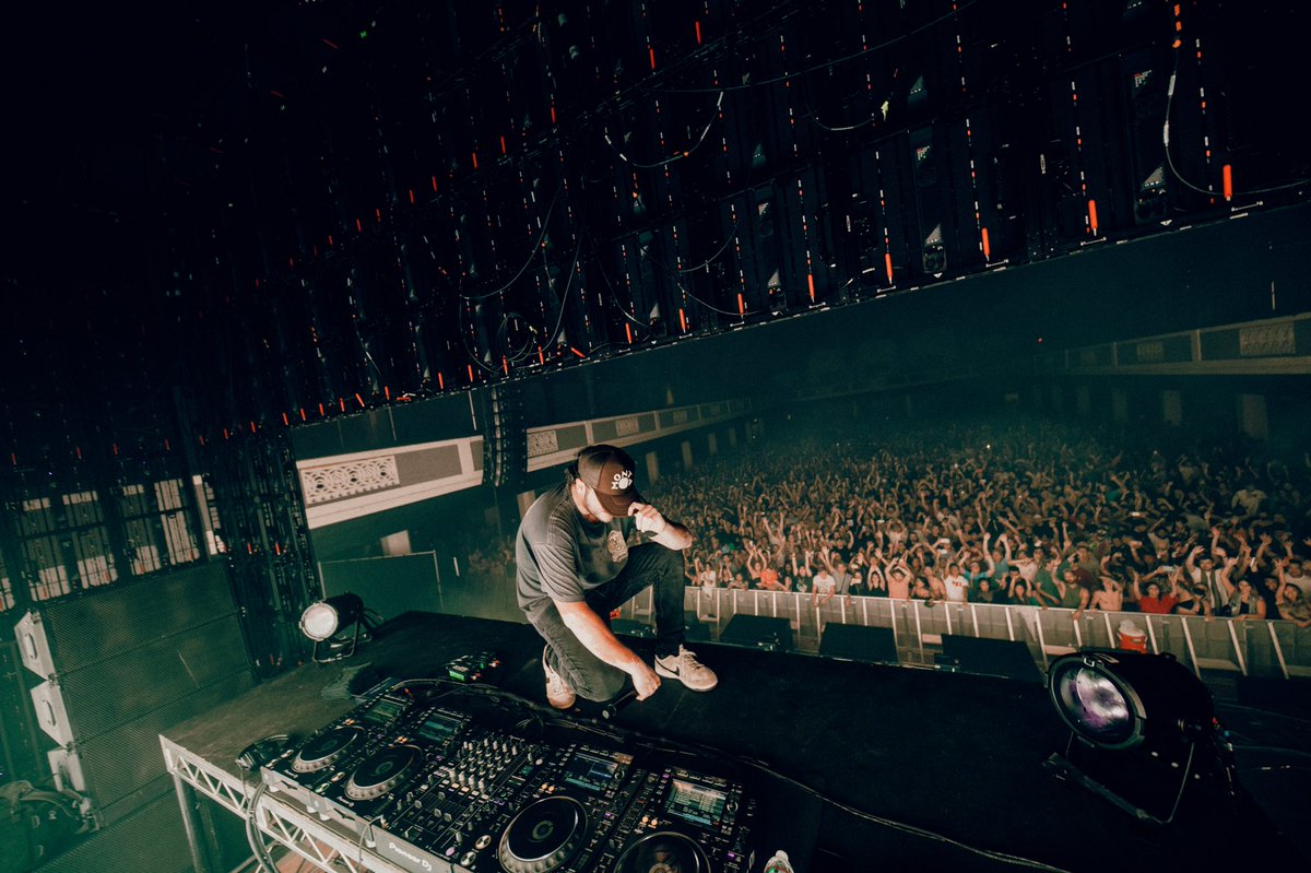 BoomboxCartel's tweet photo. MÁQUINA TOUR NIGHT 1
THANK YOU LA ❤️‍🔥 https://t.co/3OhKkX06YN
