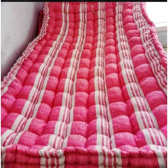 Hhhmmmm 🤔

Apakah kasur keluaran Supreme akan sekuat kasur kapuk kita?

Kasur kapuk: tahan banting, tahan ompol, perawatan mudah.

Siram, jemur depan rumah, seblak sapu lidi. Siap digunakan kembali!

#kasursupreme