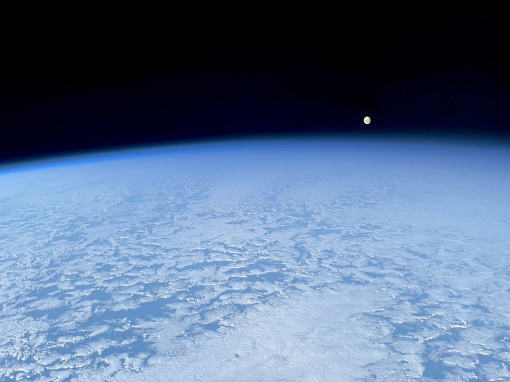 ArceneauxHayley's tweet photo. Orbital Moonrise

I loved watching the moon dance into different views above our thin blue atmosphere as we orbited through light and darkness https://t.co/MFjL3NzI8D